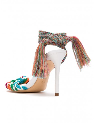 Sandalen mit Absatz, Schnüren und Knoten