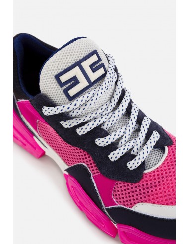 Sneakers mit Schnürsenkeln