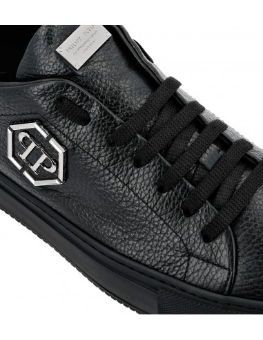Elegant Sneakers with Logo